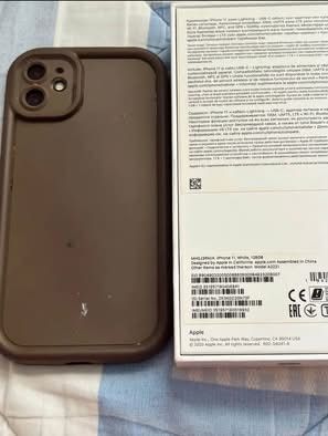 Vand iPhone 11, Alb , 128 Gb , la cutie !