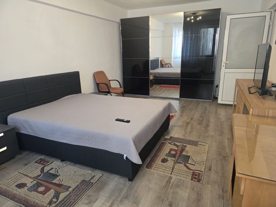 Închiriez garsoniera 46mp