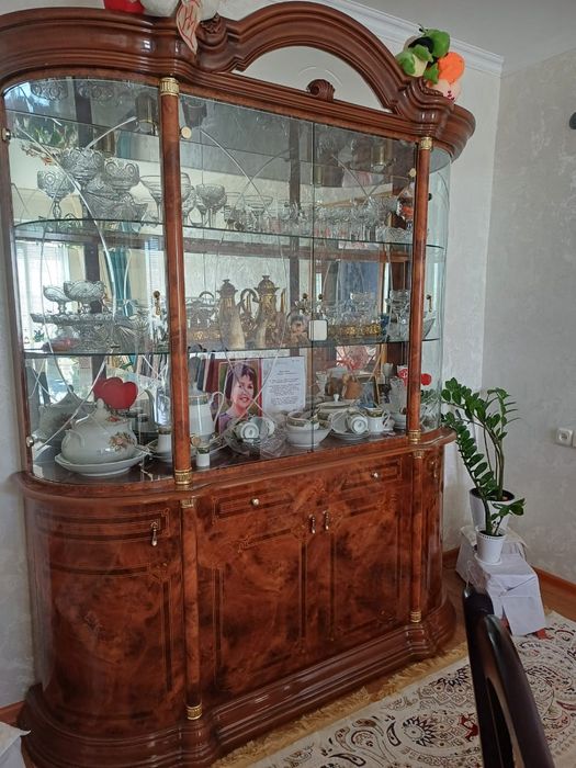 Продается сервант. В идеальном состоянии.