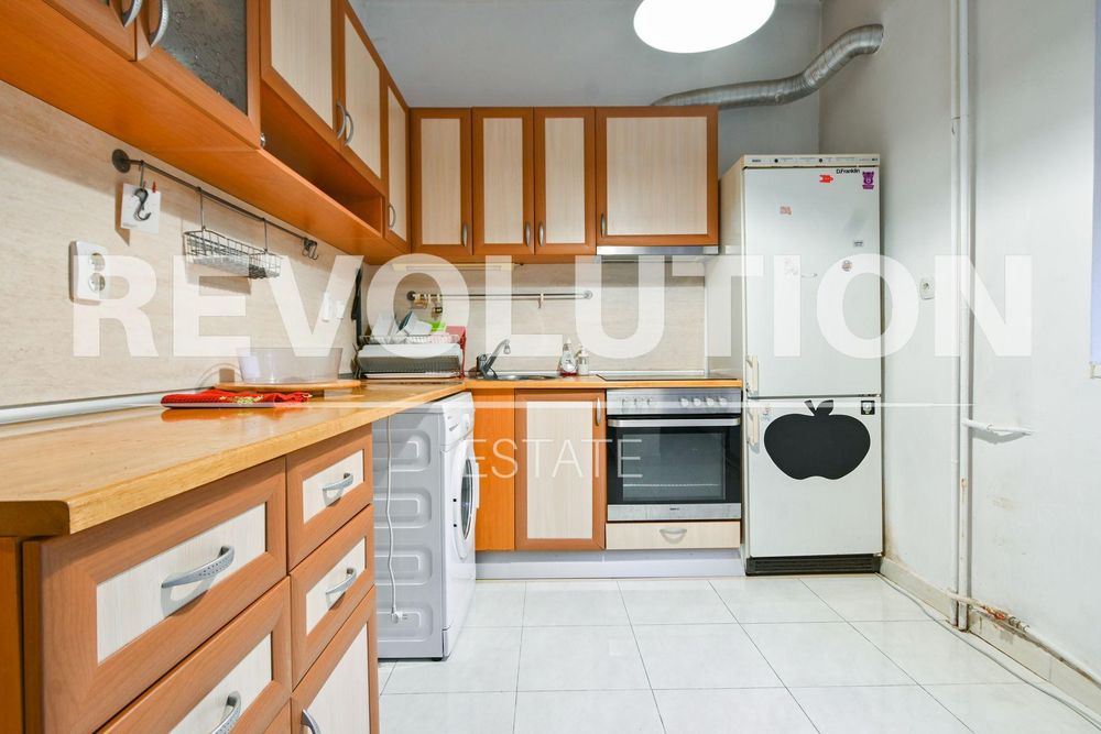 Дава се под наем Тристаен апартамент в София, Център - 110 кв.м за 712.98 € - Снимка #4