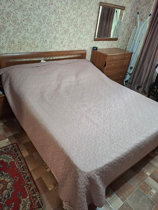 Продам спальный гарнитур