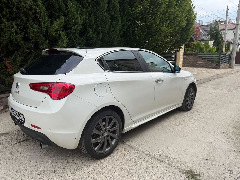 Alfa Romeo Giulietta 2011 diesel, 7.087 € — imagine 2