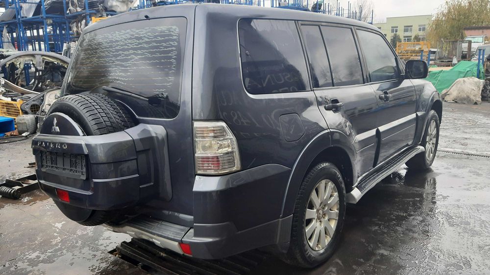Dezmembrez mitsubishi pajero IV 3.2 DI-D TIP 4M41/bara fata/capota/far
