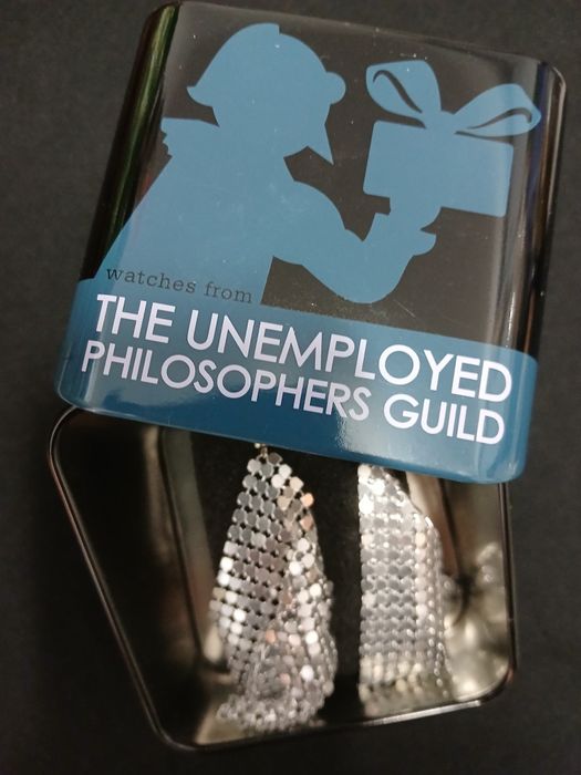 Сребърни обици в метална подаръчна  кутия