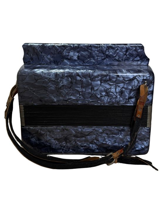 Продам баян в Костанае