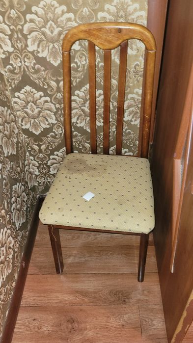 Продаются стол и стулья