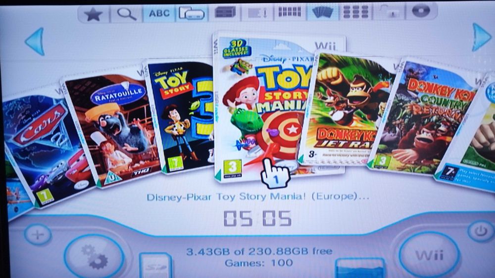 Пълен Комплект Лимитиран Червен Nintendo Wii с 100 игри