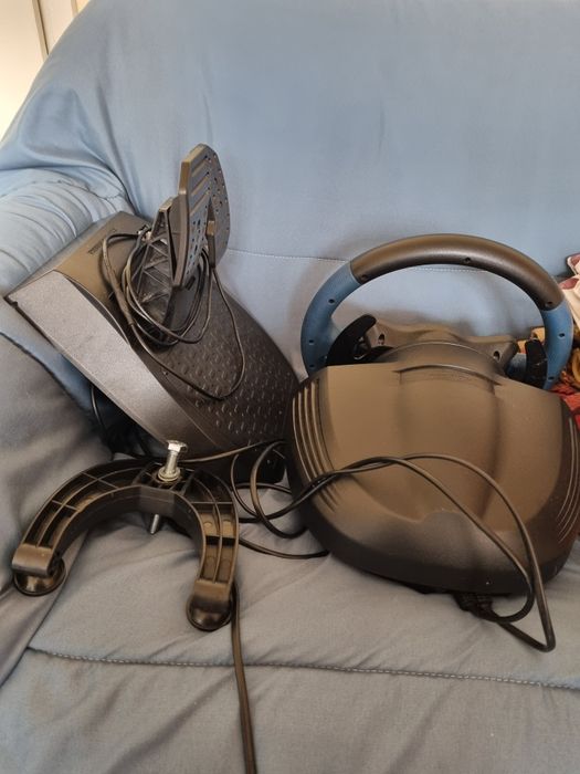 Thrustmaster t150 волан с педали