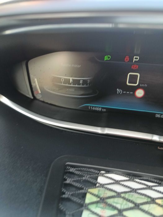 peugeot 3008 model 1.2 an 2018 cutie automata 32000 km. impecabila