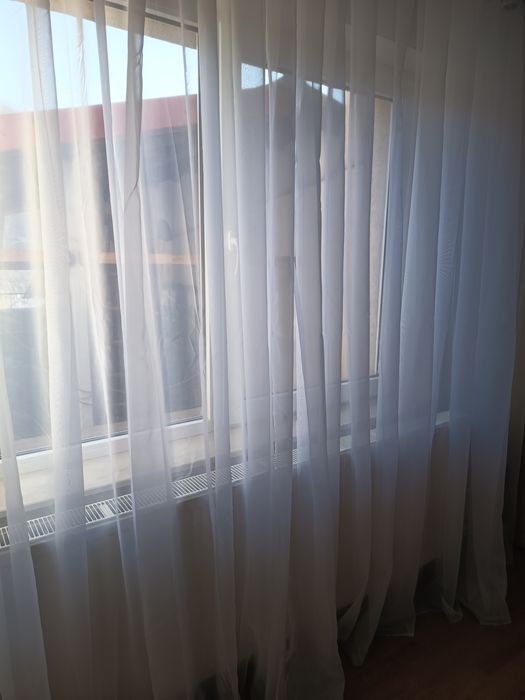 Două bucăți de 400x240 cm, lățimea 400cm și înălțimea 240 cm.