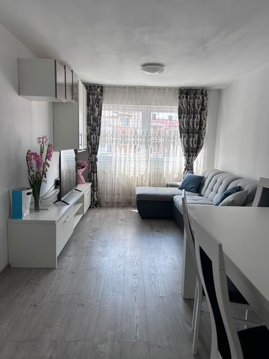 Inchiriez apartament