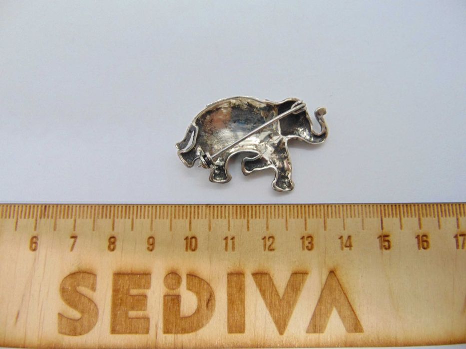 Brosa elefant din argint cu onix si marcasite