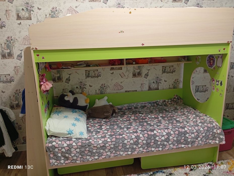 Продам кровать двухъярусную