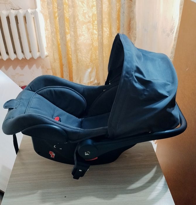 Avto kreslo sotiladi