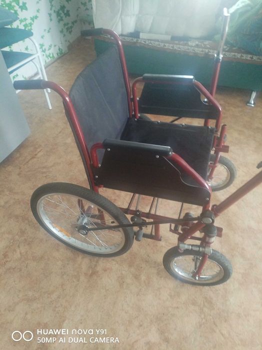 Продам инвалидную коляску