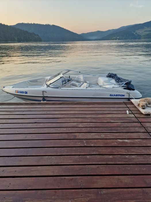Barca Glastron MX 175 cu peridoc