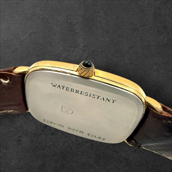 Винтидж Класика от 80-те: Мъжки Кварцов Часовник Dunhill Swiss Made