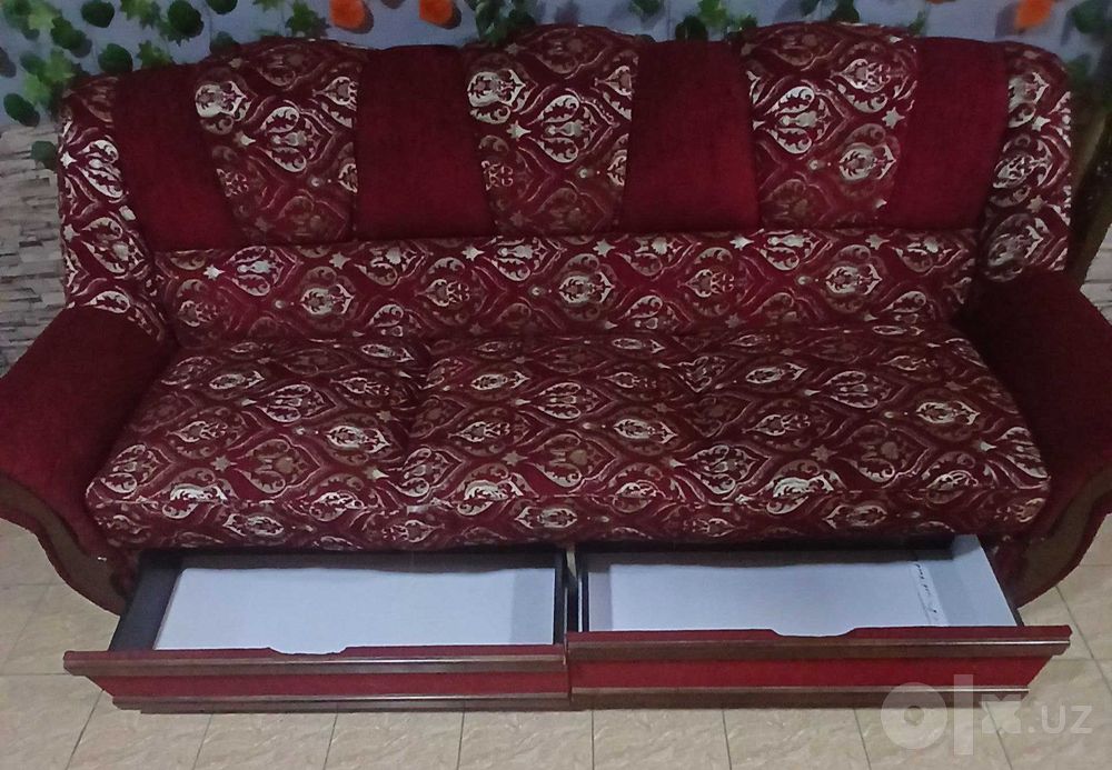 Katta divan myaxki sotiladi xolati zur pastki qismi shkafchalik