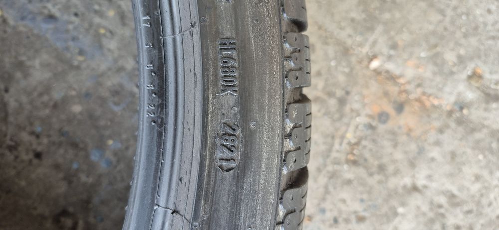 2 anvelope iarna Pirelli 305/30/21.Pretul este pe bucata.