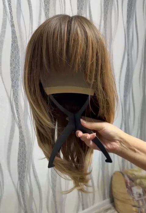 Продам парики, шиньоны, макушки