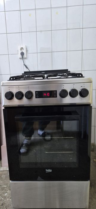 Argaz BEKO inox, 4 arzatoare, gaz+electric
