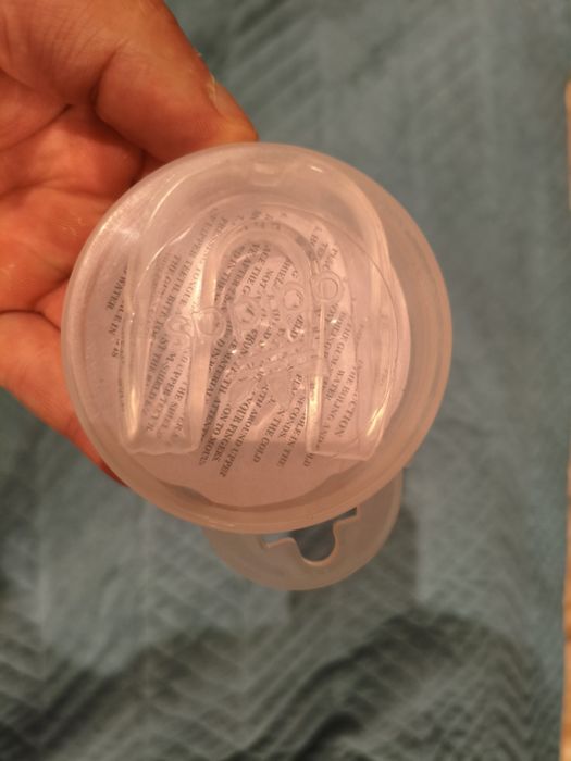 Боксерские перчатки и лапы, бинты, капа.