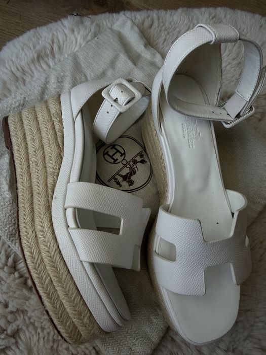 Сандали на платформа