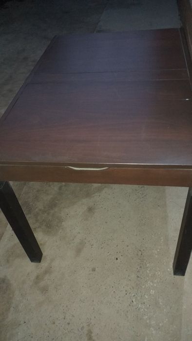 Стол  срочно. Собирается. (раскладной)