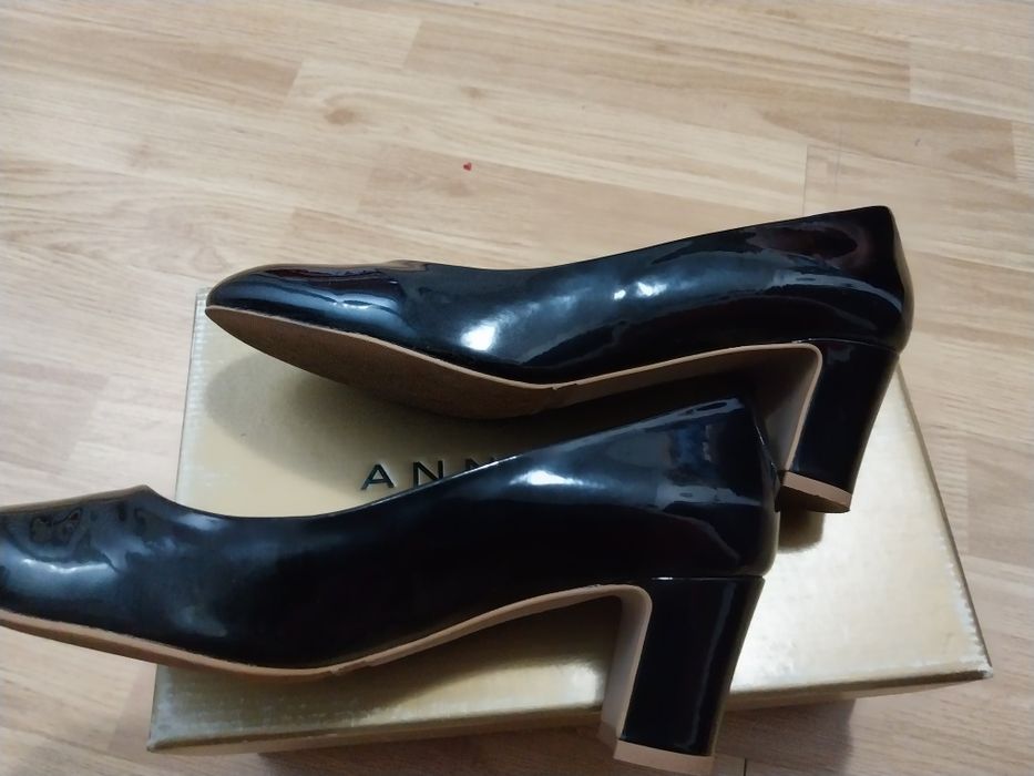 Vând pantofi de dama, din piele, Anna Cori, mărimea 40, purtați o data