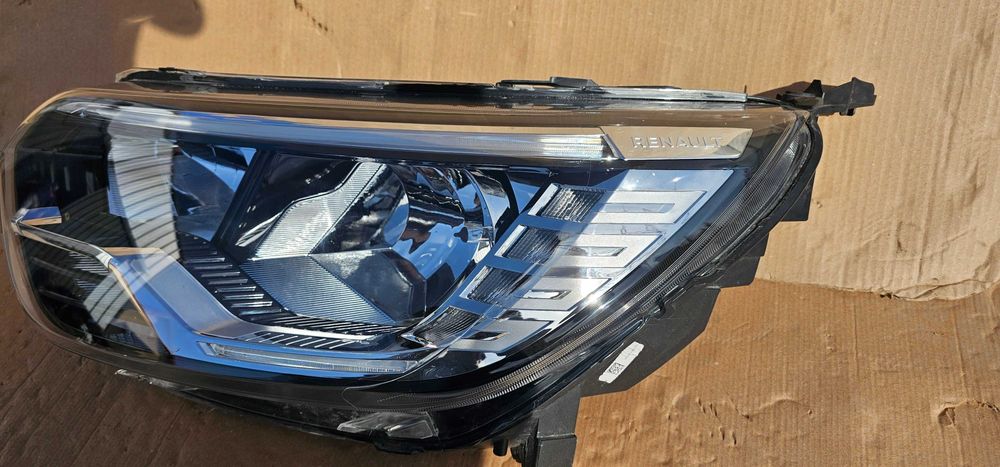 Far stanga Renault Express 2021 2022 / 2023 2024
