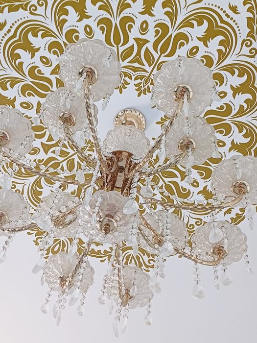 Продам люстру комнатные