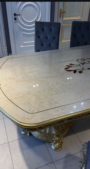 Stol sotiladi srochniga