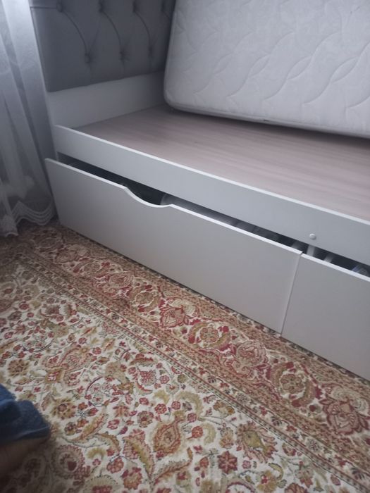 Продам односпальную кровать.