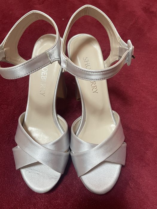 Абитуриентска рокля