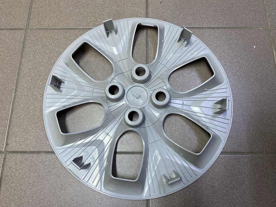 Колпак колеса Hyundai Solaris Accent Kia Rio R15