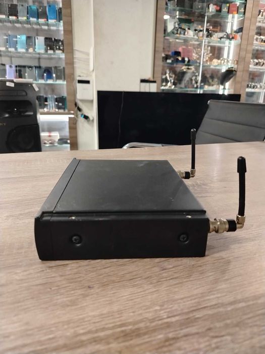 Shure SLX4 – Професионален безжичен приемник