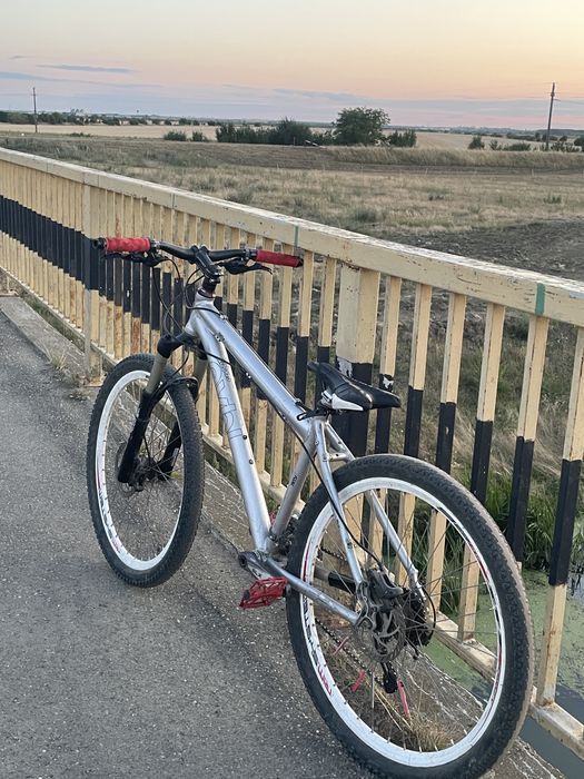 bicicleta MTB + casca