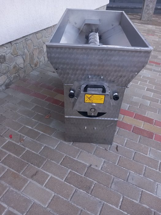 Utilaj zdrobitor struguri