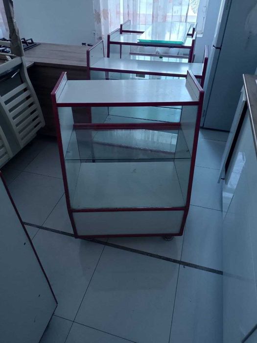 прилавки для магазина витрины