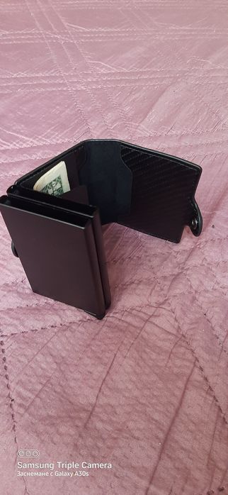 Кожен портфеил +държач за карти с RFID защита