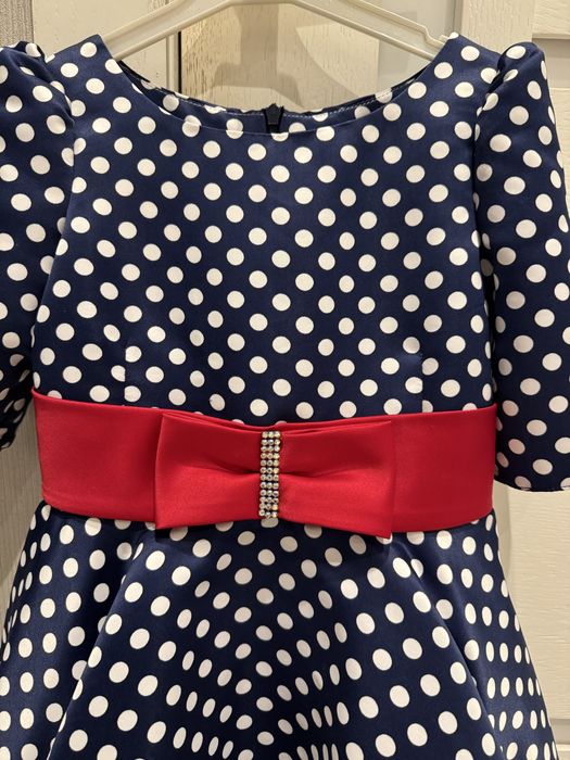 Продается нарядное платье на девочку