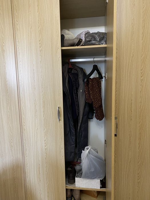 Прлдам шкаф в коридор