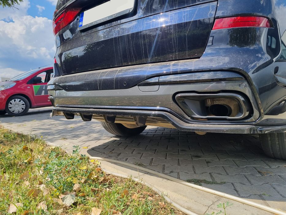 Добавка за задна броня Maxton design за BMW X7 G07 (2019-2022)