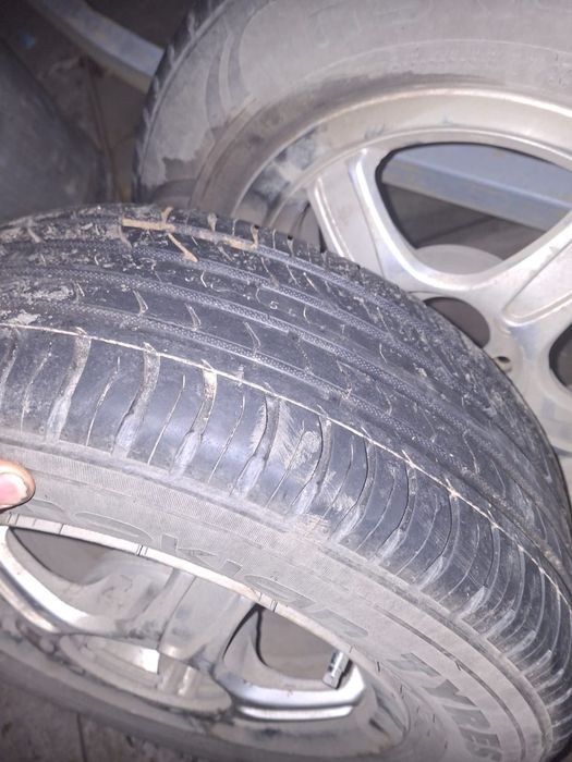 Продам летнюю резину с дисками