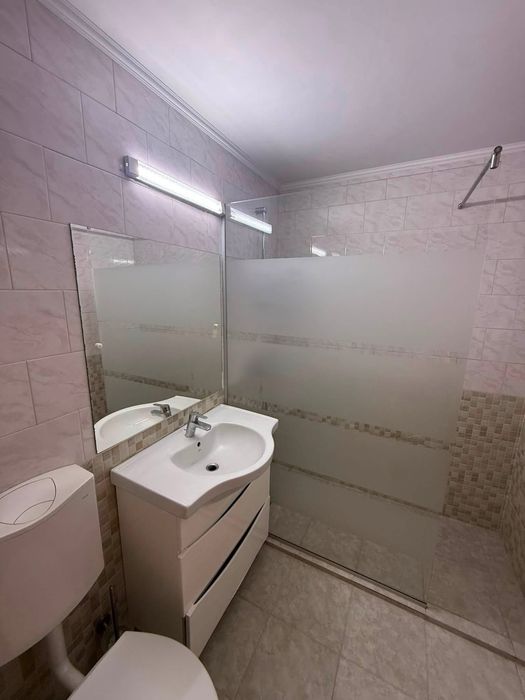 Apartament cu 3 camere , zona Rogerius