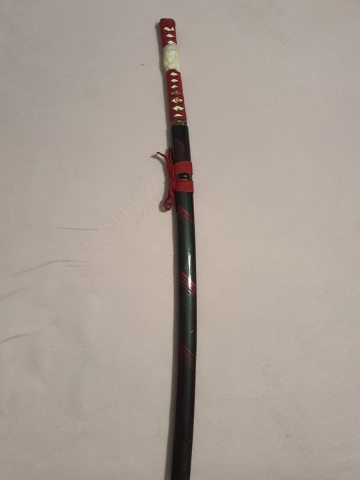 Katana decorativă de colecție – Eleganță și putere într-o singură pies