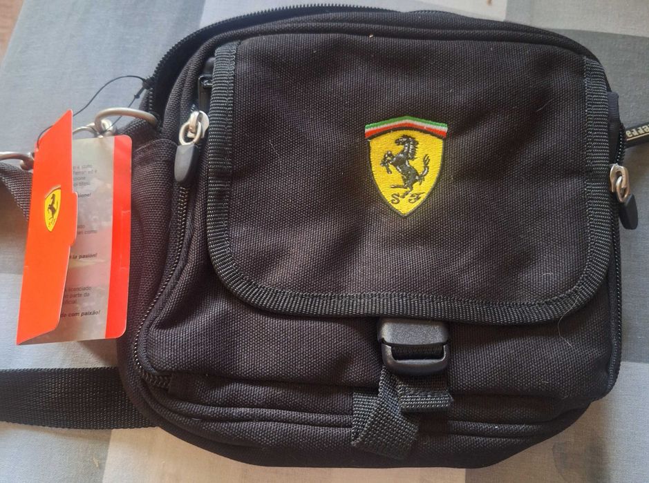 Borseta neagra Ferrari