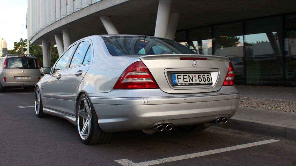 Бампер на мерседес 203 амг