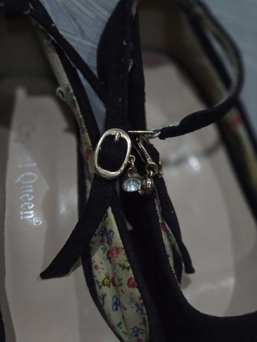 Туфли на сплошной платформе