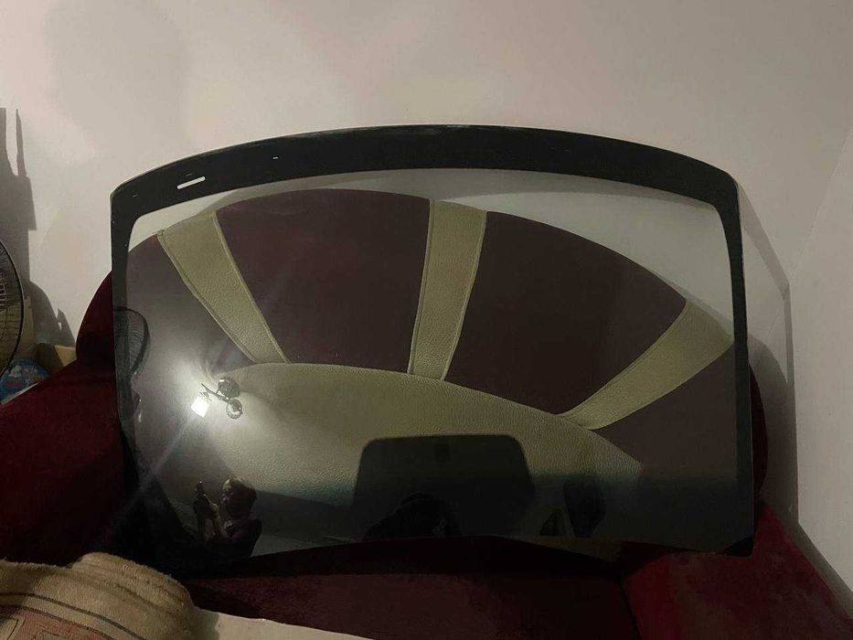 продам лобовое стекло